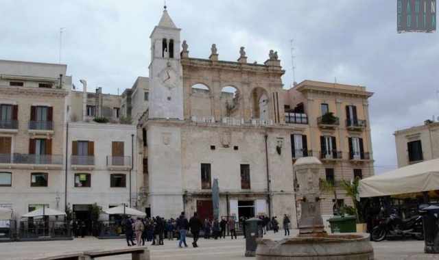 Viaggio all'interno del dimenticato Palazzo del Sedile: veglia su Bari da 550 anni 